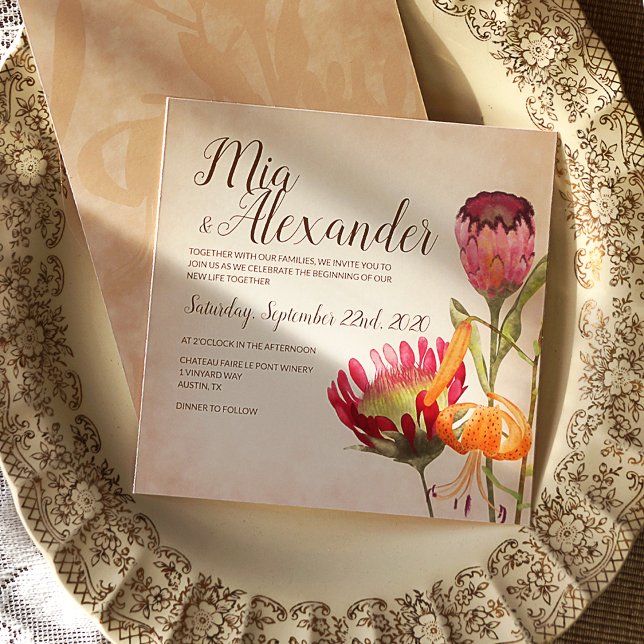 Pink Protea Blume und Tiger Lily Wedding Einladung (Fall Wedding Invitation with Pink Protea Flowers and an Orange Tiger Lily)