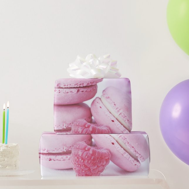 Pink Raspberry Macarons Foto Geschenkpapier (Partygeschenke)