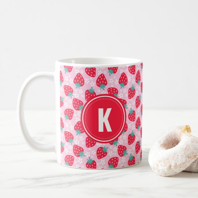 Pink Red Strawberries Floral  Pattern Monogram Kaffeetasse (Mit Donut)