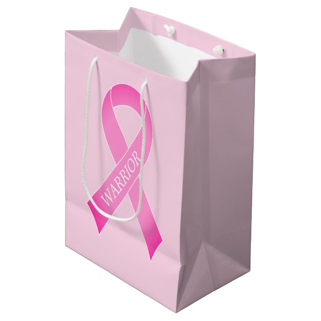 Pink ribbon breast cancer awareness custom warrior mittlere geschenktüte (Vorderseite Schrägansicht)