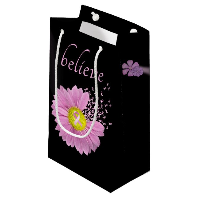 Pink Ribbons und Daisy Glaube Kleine Geschenktüte (Vorderseite Schrägansicht)