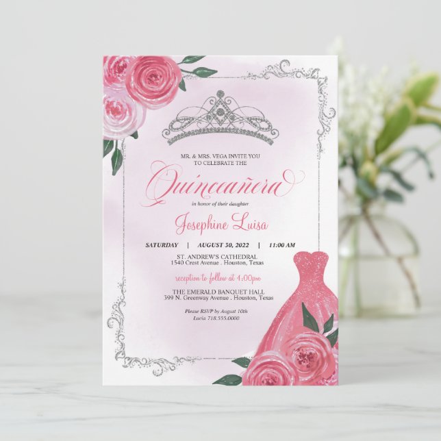 Pink Rose Silver & White Floral Tiara Quinceañera Einladung (Stehend Vorderseite)