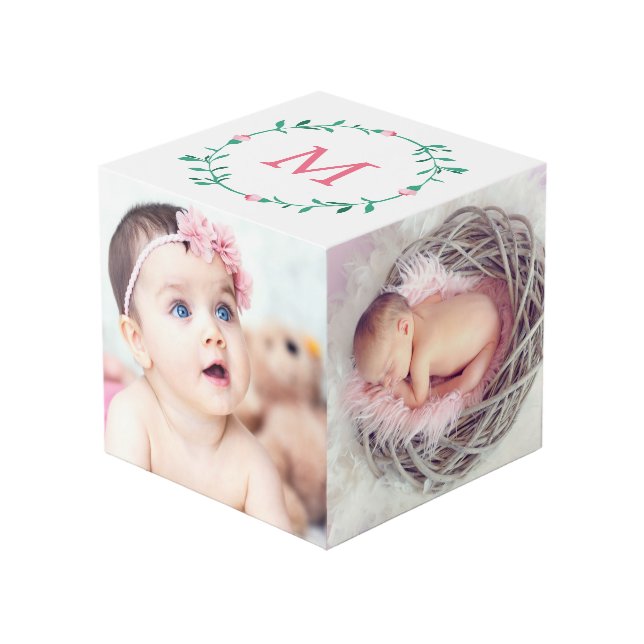 Pink Rosenknospe Wreath Monogram Baby Foto Würfel (Vorderseite Schrägansicht)