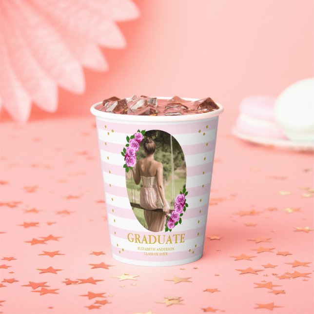 Pink Roses Striped Graduation Brunch Pappbecher (Insitu)