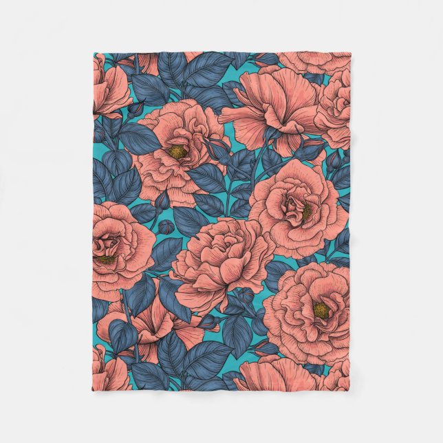 Pink roses with blue leaves on blue fleecedecke (Vorderseite)