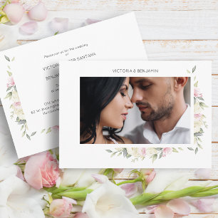 Pink Shades Romantic Floral Wedding Wreath Foto Einladung