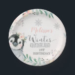 Pink Silver Penguin Winter Onederland Geburtstag Pappteller<br><div class="desc">Pink Silver Penguin Winter Onederland Geburtstagspapier Plakat

Süßes Imitat silberner Glitzer und blumengeschmückte Geburtstagskopfplatte mit Pinguin,  Blattwerk und Blume.  Diese niedliche Onederland-Erstgeburtsplatte ist eine großartige Ergänzung zu der 1. Geburtstagsparty Ihres kleinen Mädchens.</div>