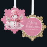 Pink Snowman Gold Frohe Weihnachtsgrüße Ornament Karte<br><div class="desc">Weihnachtsschmuck/Gruß mit einem niedlichen Schneemann,  der einen rosa Hut und Schal trägt,  Personalisieren Sie den Rücken mit Ihrem Gruß und jedem anderen Text,  den Sie wählen. Kontaktieren Sie mich,  um Hilfe bei Ihren Anpassungen zu erhalten oder um zusätzliche Matching- oder Koordinierungsprodukte anzufordern.</div>