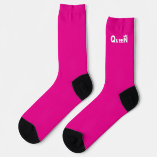 Pink socks with ‘Queen’ in white and a crown Socken