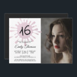 Pink Splash Sweet 16 16. Geburtstagsparty Foto Einladung<br><div class="desc">Moderne, süße 16-jährige Geburtstagsparty mit einem rosa Splash und der Nummer 16 in der modernen Typografie. Versenden Sie diese rosa und schwarze 16. Geburtstagsfeier Einladung an Ihre Familie und Freunde. Fügen Sie einfach Ihr Foto und Ihre persönlichen Daten zu dieser sechzehnten Geburtstagsfeier ein. Wenn Sie Hilfe oder passende Produkte benötigen,...</div>