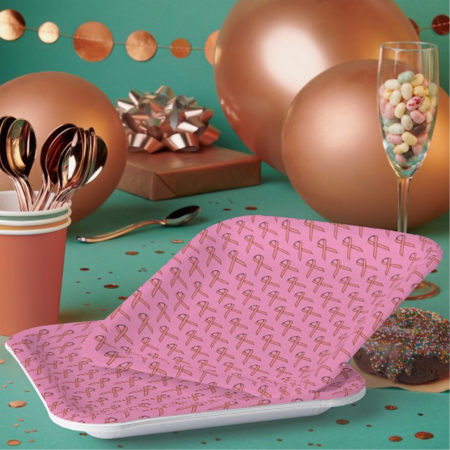 Pink Standard Ribbon von Kenneth Yoncich Pappteller (Multi)