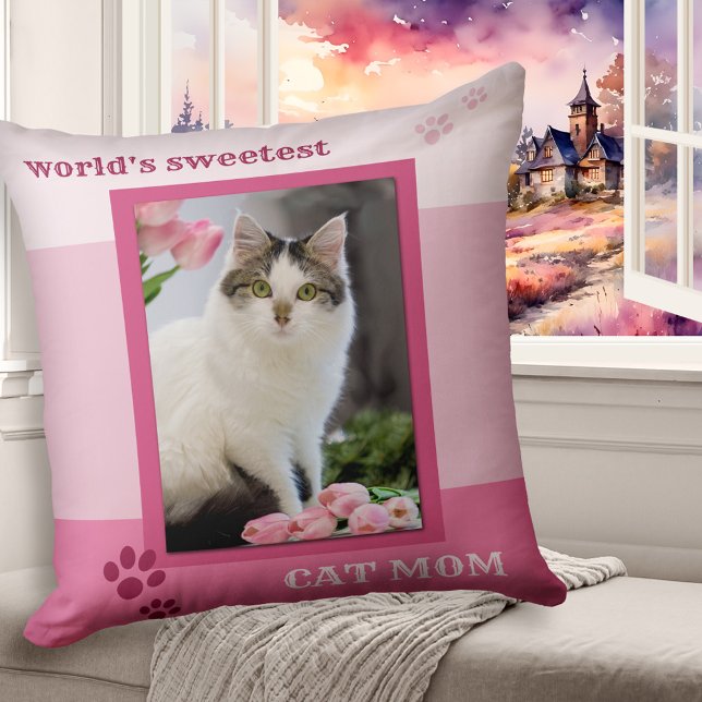 Pink Striped Chat Maman Coussin photo (A sweet pink striped pillow featuring your own favorite cat photo and cute paw prints)
