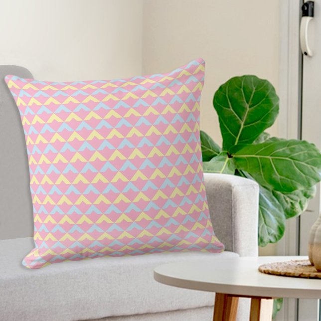 Pink Triangles Pillow Kissen (Von Creator hochgeladen)