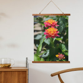 Pink und Gelb Lantana Blume Fotografisch Wandteppich Mit Holzrahmen