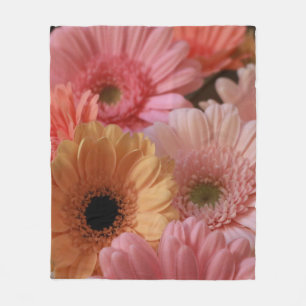 PINK- UND GELBE-BLUMEN IN NAH-OBEN-FOTOGRAFIE FLEECEDECKE