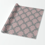 Pink und Grau-Damaskus-Muster Geschenkpapier<br><div class="desc">Ein wunderschön feminin rosa Damast auf grauem Hintergrund.</div>