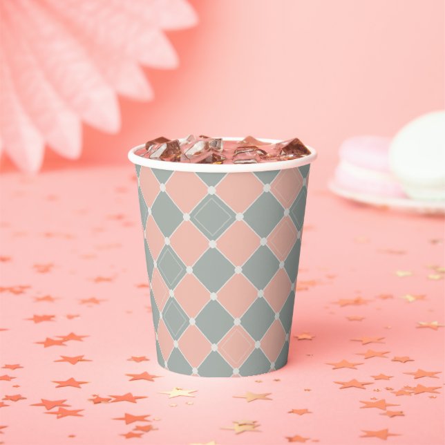 Pink und Grau Diamond Karo Muster Pappbecher (Insitu)