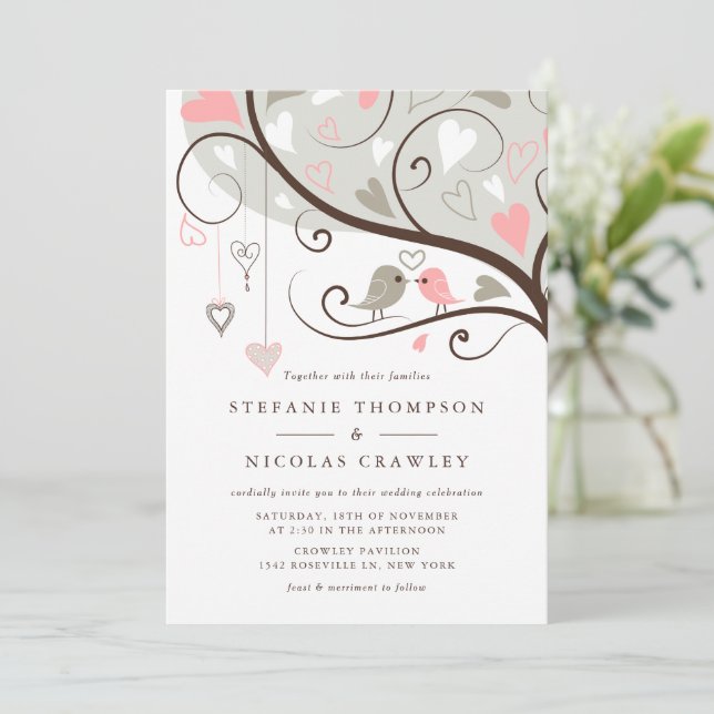 Pink und Gray Whimsical Lovebirds Hochzeit Einladung (Stehend Vorderseite)