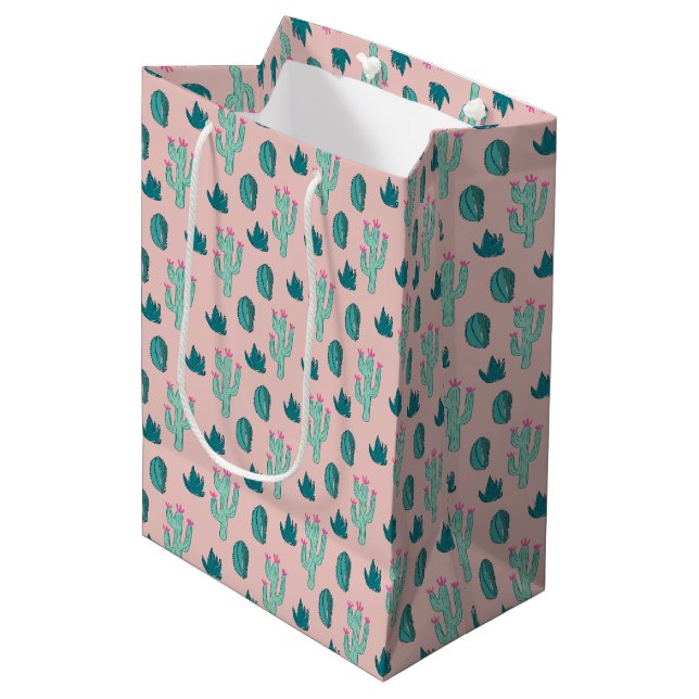 Pink und Green Niedlich Cactus Pattern Mittlere Geschenktüte (Vorderseite Schrägansicht)