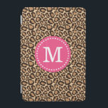 Pink und Leopard Print Custom Monogram iPad Mini Hülle<br><div class="desc">Das elegante iPad Gehäuse ist mit einem modernen leoparden Tiermuster personalisiert,  das mit dem individuelle Name Monogramm in einem gepunkteten Rahmen ist. Klicken Sie auf Anpassen,  um Schriftart und Farben für Monogramme zu ändern,  um ein eigenes Design zu erstellen. Perfekt für ein einzigartiges personalisiertes Geschenk!</div>