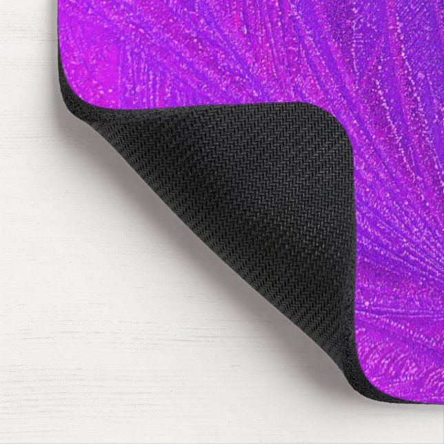 Pink und Lila Federpantoletten Mousepad (Ecke)
