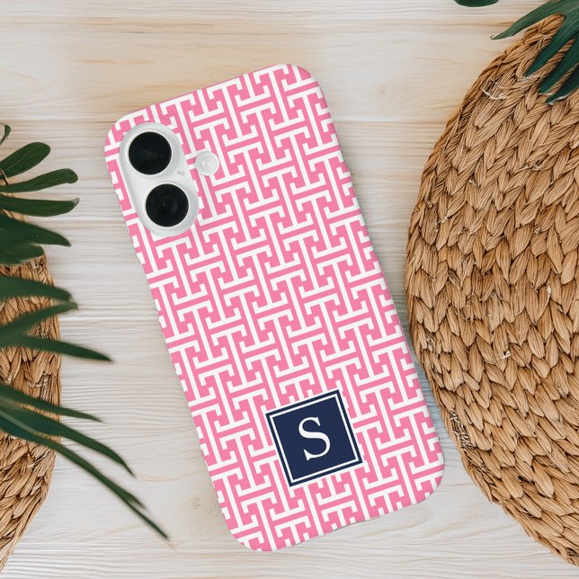 Pink und Navy Preppy Muster Monogram iPhone 16 Hülle (Von Creator hochgeladen)
