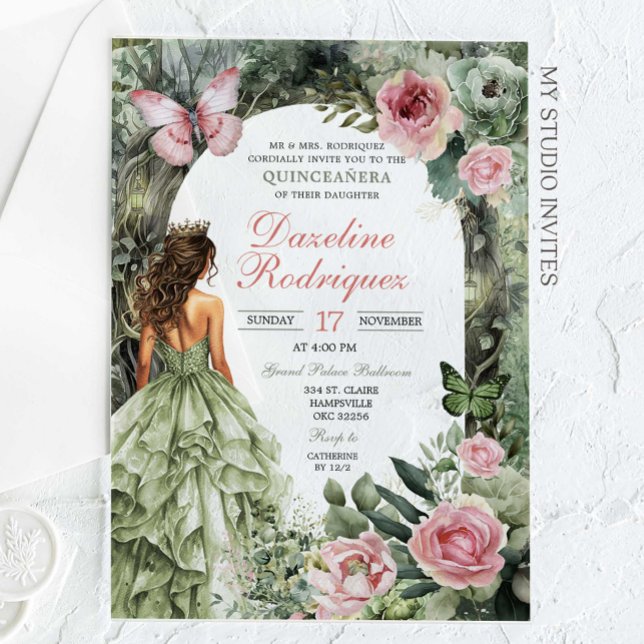 Pink und Sage Green Whimsiswald Quinceanera Acryleinladungen (Von Creator hochgeladen)