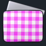 Pink und White Gingham Muster Laptopschutzhülle<br><div class="desc">Dunkelrosa, rosa und weiße Quadrate bilden einen fett karierten Büffel. Das rosa und weiße Gingham-Muster wurde digital von Grund auf entworfen. Das Weiß ist transparent, sodass Sie es ändern können, wenn Sie möchten. Klicken Sie einfach auf den Knopf "Anpassen" und wählen Sie dann in der Sidebar die Option "Printed Background...</div>