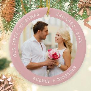 Pink Unser erstes Verlobtes Foto für Weihnachten Keramik Ornament