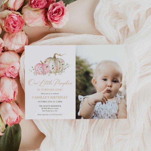 Pink Unser kleiner Pumpkin 1. Geburtstag Foto Einladung (Our little pumpkin first birthday photo invitation)