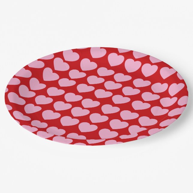 Pink Valentines Hearts on Red Pappteller (Schrägansicht)