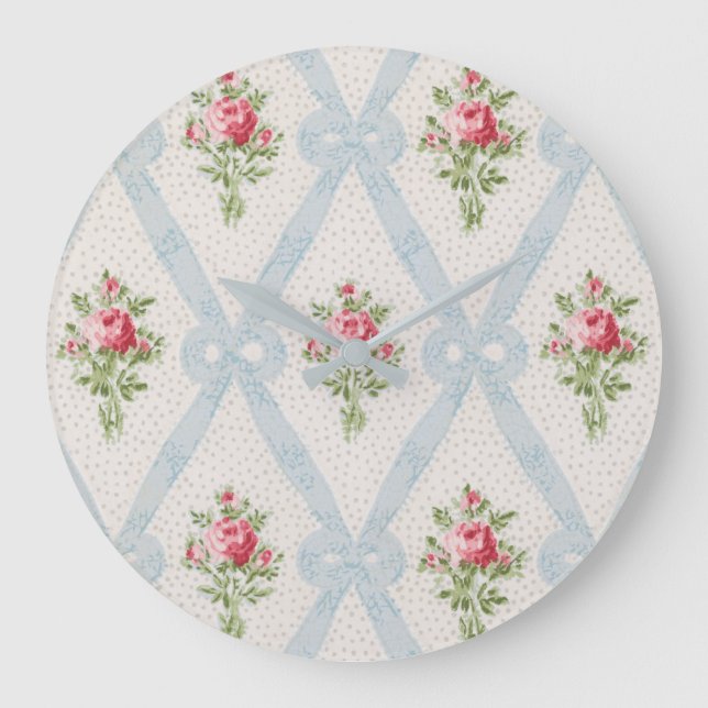 Pink Victorian Roses w/Blue Ribbon Lattice Große Wanduhr (Vorderseite)
