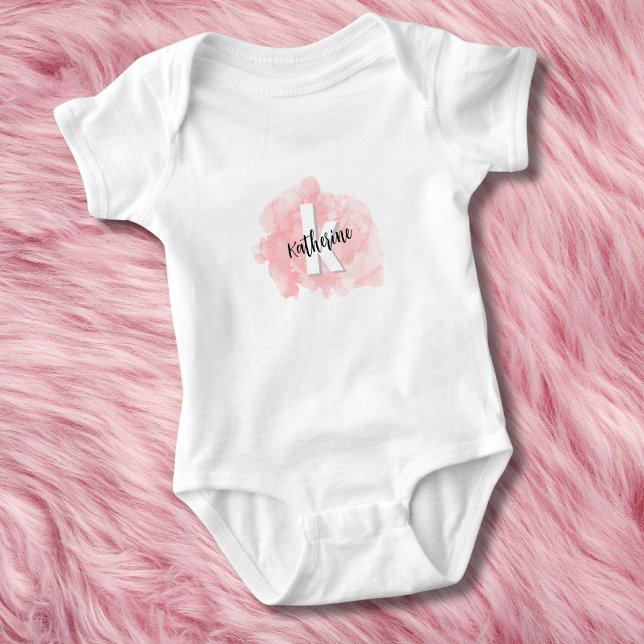 Pink Watercolor Monogram Baby Girl Baby Strampler (Von Creator hochgeladen)