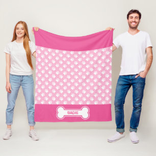 Pink-weiße Hundepacken und Knochen mit Namen Fleecedecke