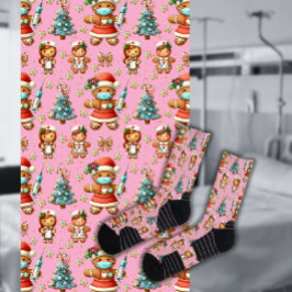 Pink Whimsical Christmas Gingerbread Girl Nurse Socken