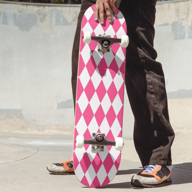 Pink White Harlequin Diamonds Schachbretts Design Skateboard (Von Creator hochgeladen)
