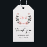 Pink White Vintag Blume Wreath Wedding Gift Tag Geschenkanhänger<br><div class="desc">Vintages und rustikales Geschenketikett für Ihre Gäste. Die Blätter sind mit schönen Blume geschmückt, wirl und rund. Das süße und elegante Geschenketikett für Ihr Gastgeschenk mit Braut- und Bräutigam-Monogramm. Passen Sie den Wortlaut für Frühjahrsheirat, Jubiläum, Verlobungsfeier, Brautparty, Babydusche oder Geburtstagsfeier an. Die Hintergrundfarbe kann auf die gewünschte Farbe angepasst werden....</div>