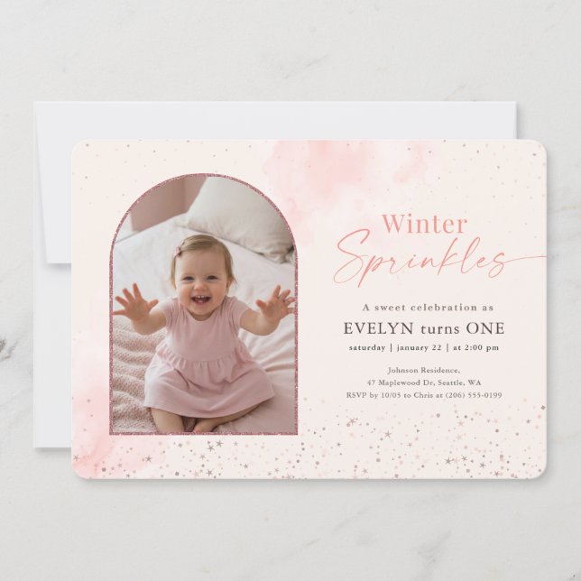 Pink Winter Sprinkles First Birthday Arch Photo Einladung (Vorderseite)