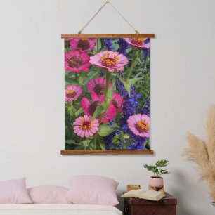 Pink Zinnias und Blue Salvia Floral Wandteppich Mit Holzrahmen