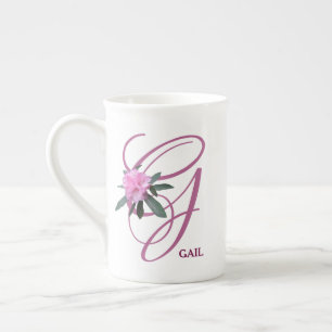 Pinkfarbene Blume für den Gail-Namen in Monogramm Prozellantasse