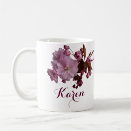 Pinkfarbene Blütenblüten mit individueller Karen-B Kaffeetasse