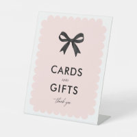 Pinkfarbene Karten und Geschenke-Brautparty