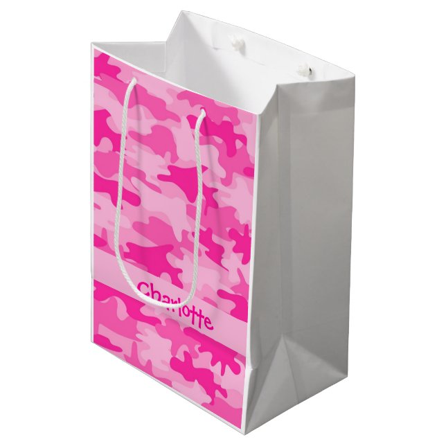 Pinkfarbener rosa Tarnungs-Name personalisiert Mittlere Geschenktüte (Vorderseite Schrägansicht)