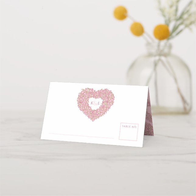 Pinkfarbenes Tulpenherz zeichnend Monogramm-Hochze Platzkarte (Vorderseite)