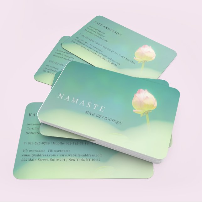 © Pinkish White Lotus Blume Grüne Visitenkarte (Von Creator hochgeladen)