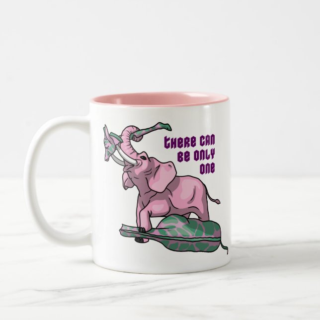 Pinky gewinnt durch TKO Zweifarbige Tasse (Links)