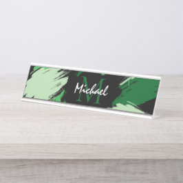 Pinselstriche in grünen Farbtönen mit Monogramm Schreibtischnamensplakette