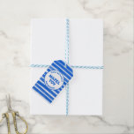 Pinselstriche Streifen Blue Custom Bar Bat Mitzvah Geschenkanhänger<br><div class="desc">Perfekter Geschenktag für eine Fledermausmitzvah, Bar mitzvah oder andere jüdische Feier! Handgemachte abstrakte Kunst mit lockeren Pinselstrichen für Sie auf der Vorder- und Rückseite! Vollständig anpassbar! Klicken Sie auf "Personalisieren" oben, um den Text zu bearbeiten. Klicken Sie auf "Bearbeiten mit dem Designwerkzeug", um die Schriftart, Farben und Einstellungen anzupassen. VIELEN...</div>