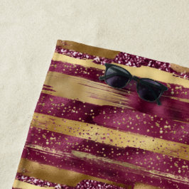 Pinselstriche und Monogramme aus Burgund und Gold Strandtuch