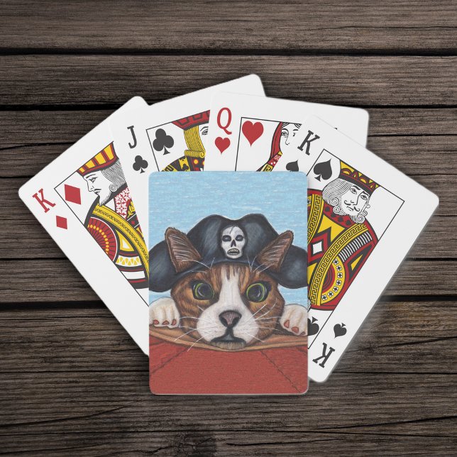 Pirate Niedlich überrascht Braunstreifen Katze Spielkarten (Cute brown cat wearing black pirate hat with skull hanging on red boat on deck of playing cards.)